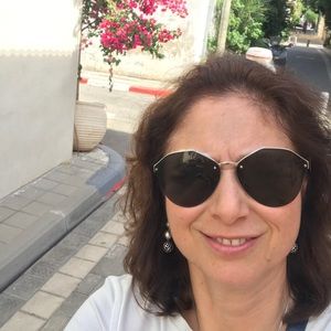 Meet your Posher, Yanina